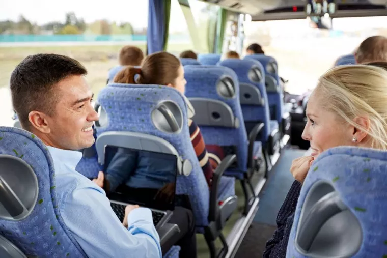 Amener des lycéens en sortie scolaire en bus avec un chauffeur expérimenté, Saint-Denis, Allon Bat Carré